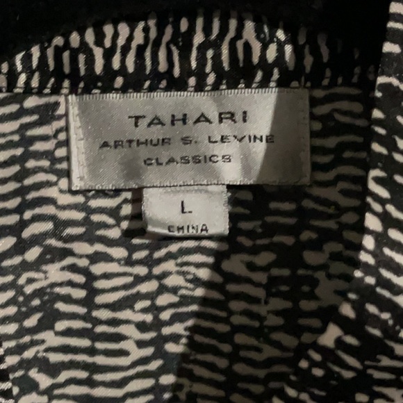 Tahari Blouse size Large - Picture 3 of 4